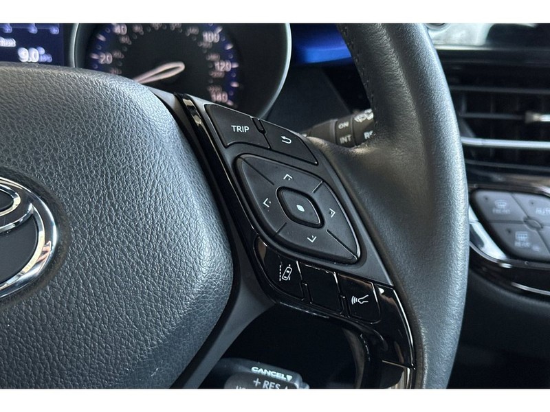 Toyota C-HR Vehicle Full-screen Gallery Image 27