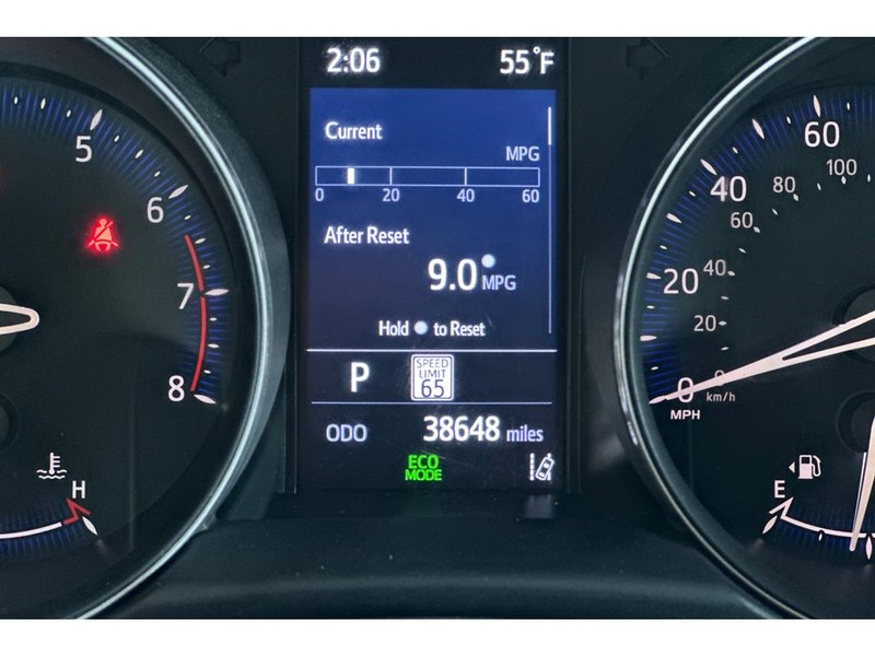 Toyota C-HR Vehicle Full-screen Gallery Image 29