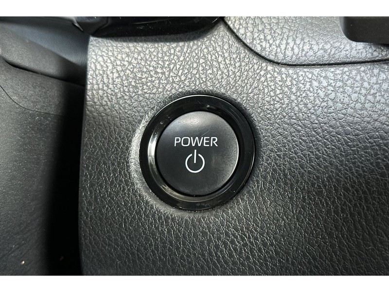 Toyota Camry Hybrid Vehicle Full-screen Gallery Image 24