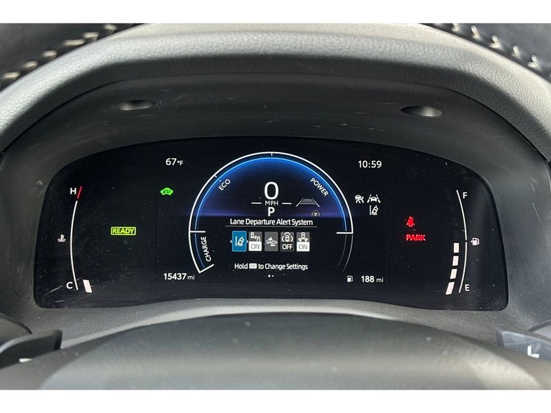 Toyota Camry Hybrid Vehicle Full-screen Gallery Image 28