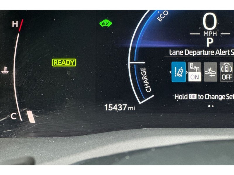 Toyota Camry Hybrid Vehicle Full-screen Gallery Image 29