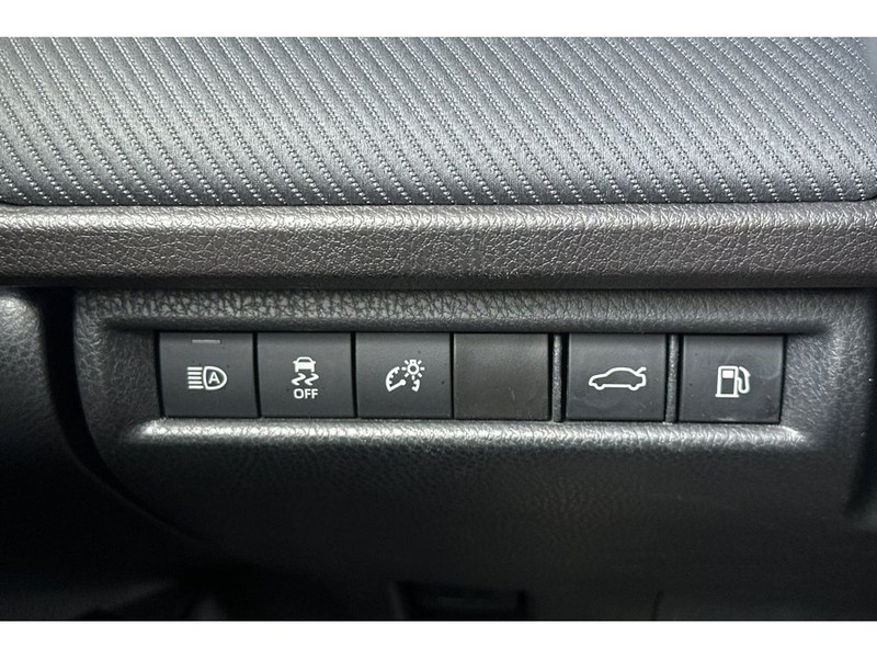 Toyota Camry Hybrid Vehicle Full-screen Gallery Image 30