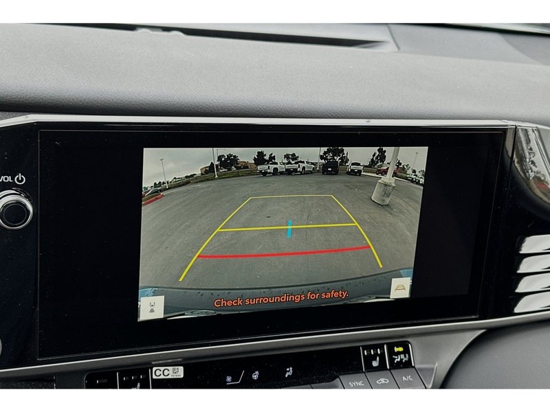 Toyota Camry Hybrid Vehicle Full-screen Gallery Image 18