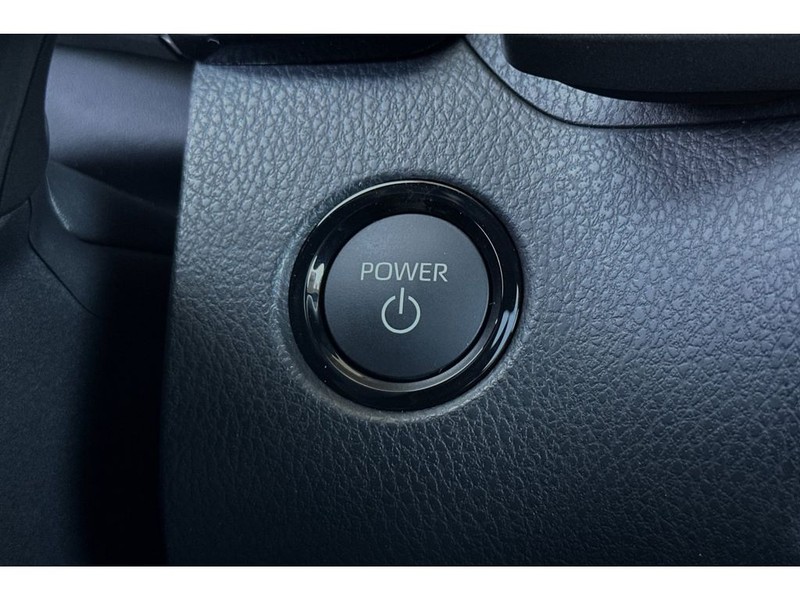 Toyota Camry Hybrid Vehicle Full-screen Gallery Image 21