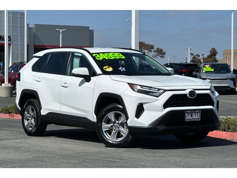 Toyota RAV4 Vehicle Full-screen Gallery Image 02