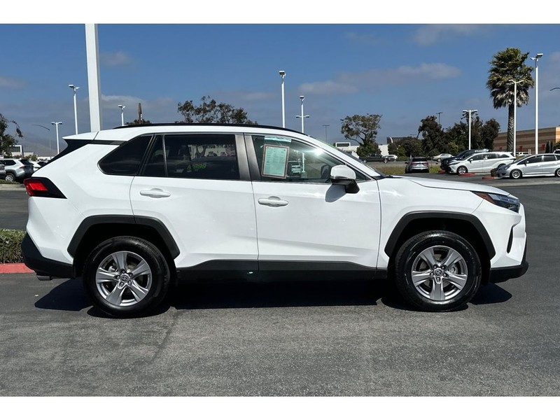 Toyota RAV4 Vehicle Full-screen Gallery Image 03