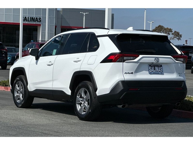 Toyota RAV4 Vehicle Full-screen Gallery Image 06