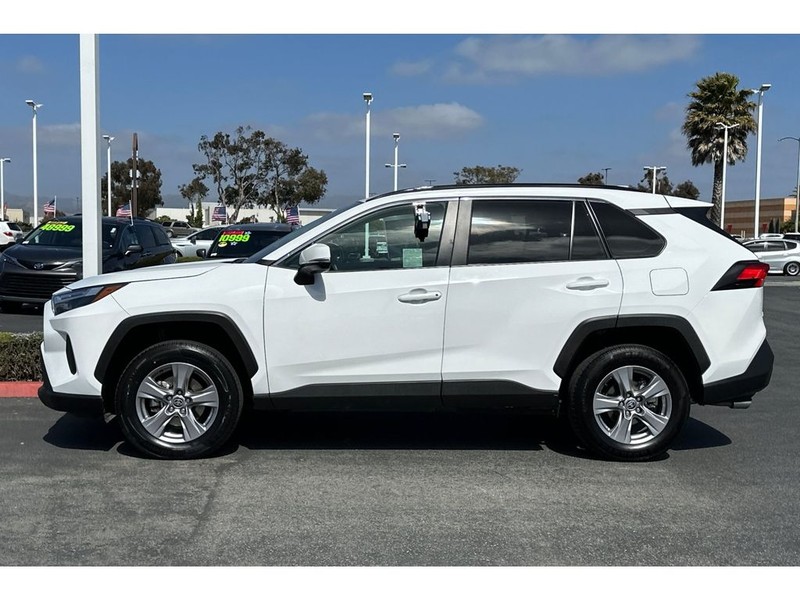 Toyota RAV4 Vehicle Full-screen Gallery Image 07