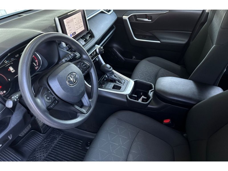 Toyota RAV4 Vehicle Full-screen Gallery Image 10