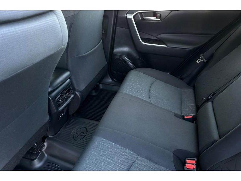 Toyota RAV4 Vehicle Full-screen Gallery Image 13