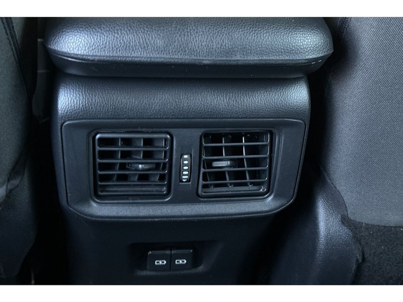 Toyota RAV4 Vehicle Full-screen Gallery Image 14