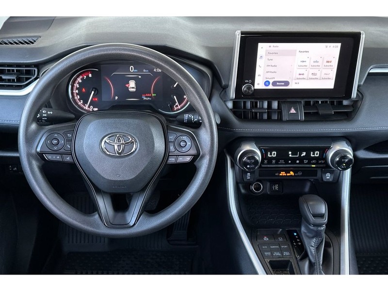 Toyota RAV4 Vehicle Full-screen Gallery Image 16