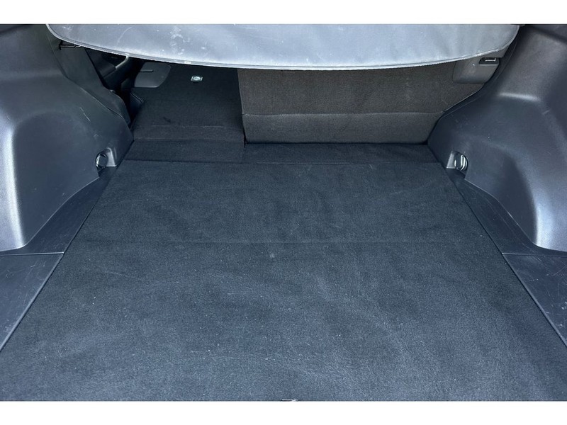Toyota RAV4 Vehicle Full-screen Gallery Image 17