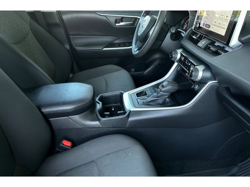 Toyota RAV4 Vehicle Full-screen Gallery Image 18