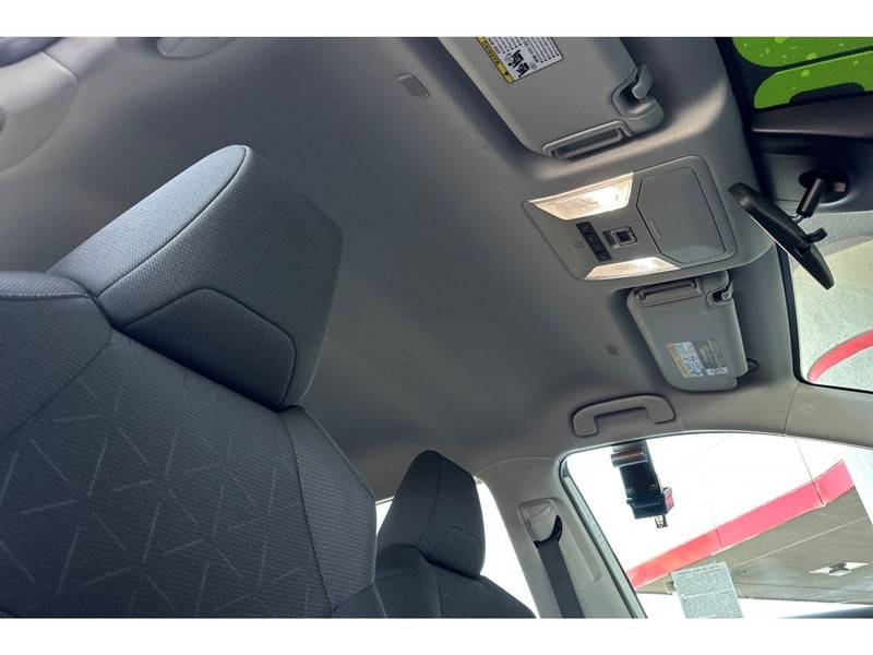 Toyota RAV4 Vehicle Full-screen Gallery Image 19