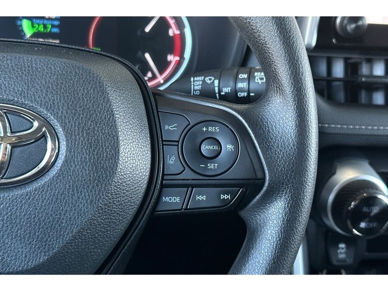 Toyota RAV4 Vehicle Full-screen Gallery Image 28