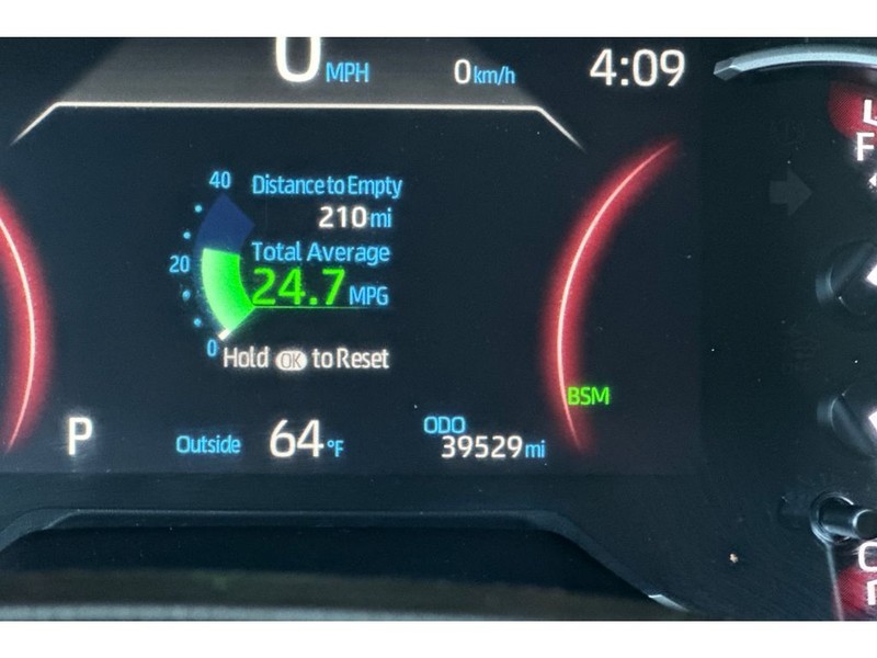 Toyota RAV4 Vehicle Full-screen Gallery Image 30