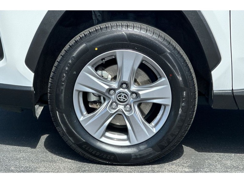 Toyota RAV4 Vehicle Full-screen Gallery Image 32