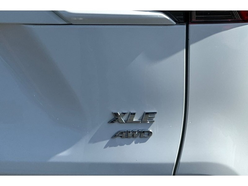 Toyota RAV4 Vehicle Full-screen Gallery Image 33