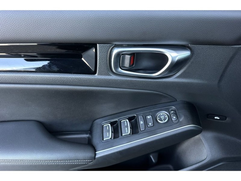 Honda Civic Vehicle Full-screen Gallery Image 11
