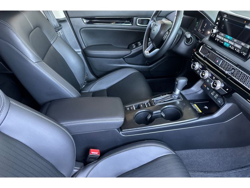 Honda Civic Vehicle Full-screen Gallery Image 16