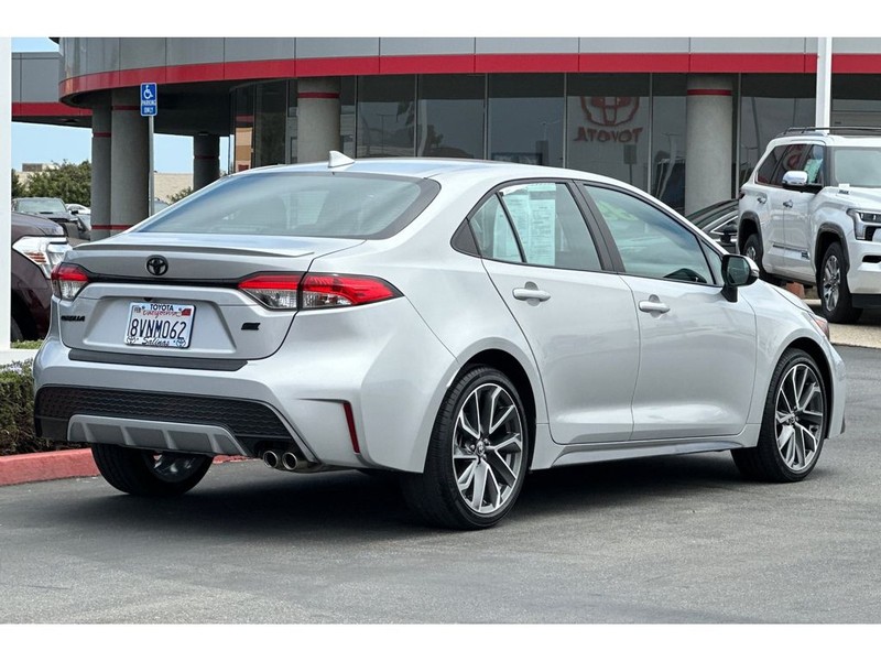 Toyota Corolla Vehicle Full-screen Gallery Image 04