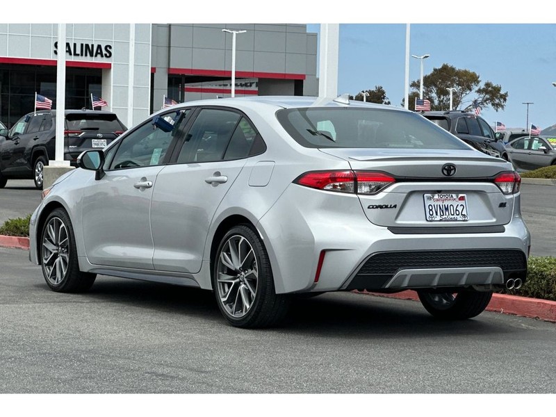 Toyota Corolla Vehicle Full-screen Gallery Image 06