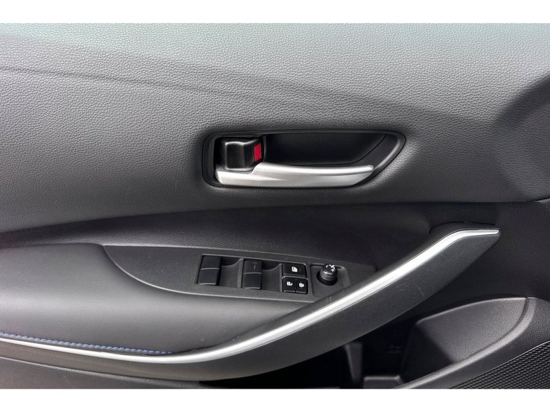 Toyota Corolla Vehicle Full-screen Gallery Image 11