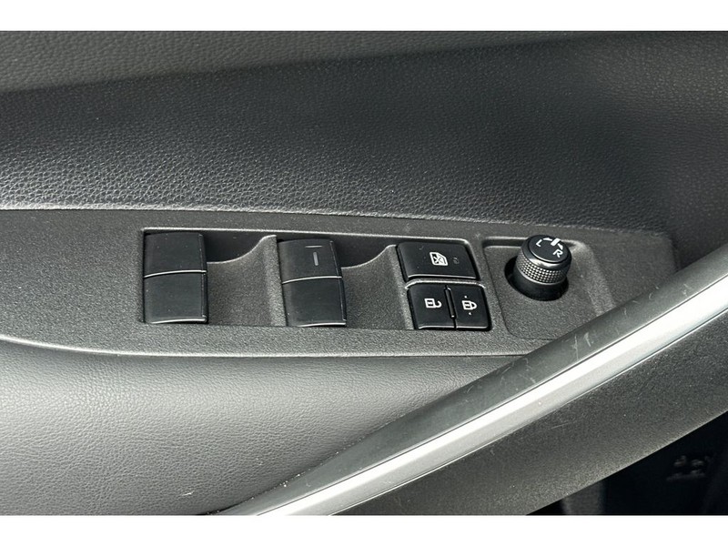 Toyota Corolla Vehicle Full-screen Gallery Image 12