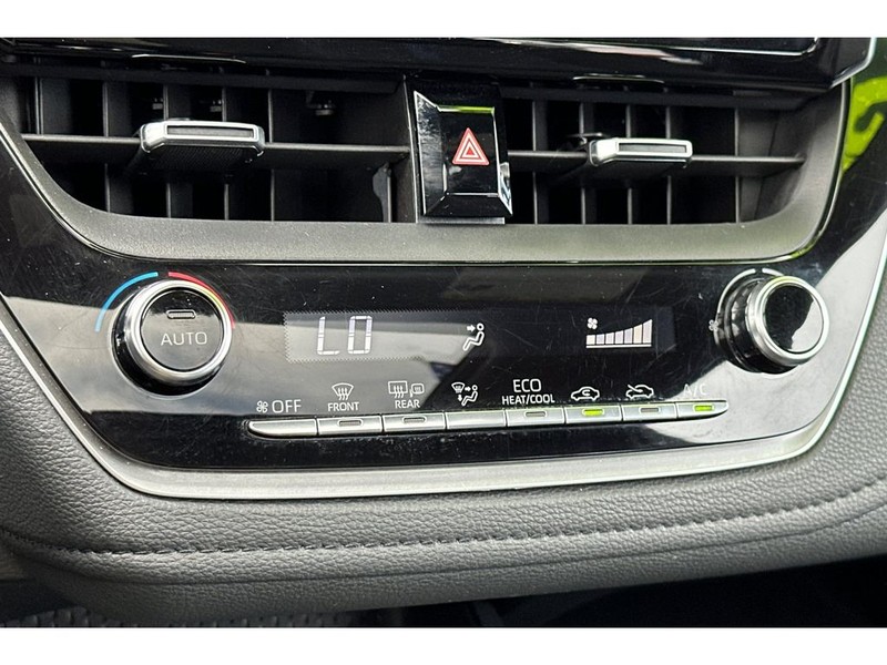 Toyota Corolla Vehicle Full-screen Gallery Image 21