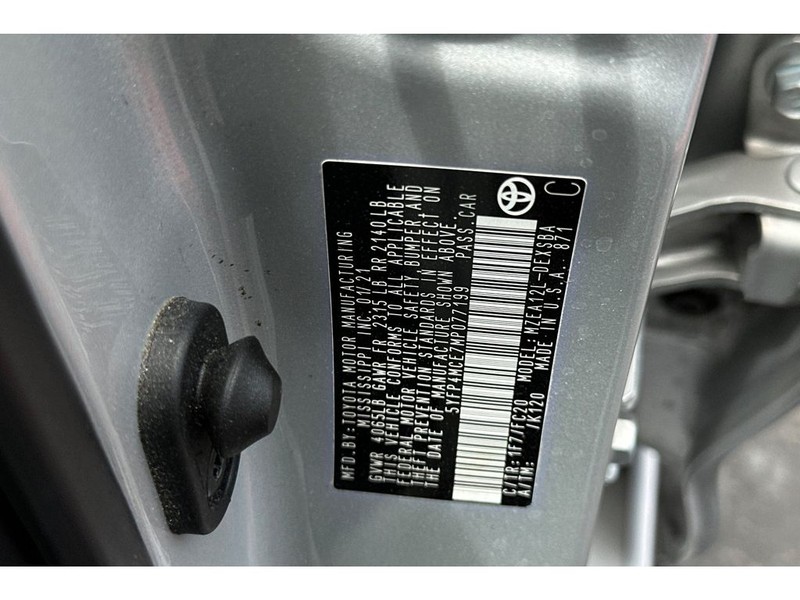 Toyota Corolla Vehicle Full-screen Gallery Image 32