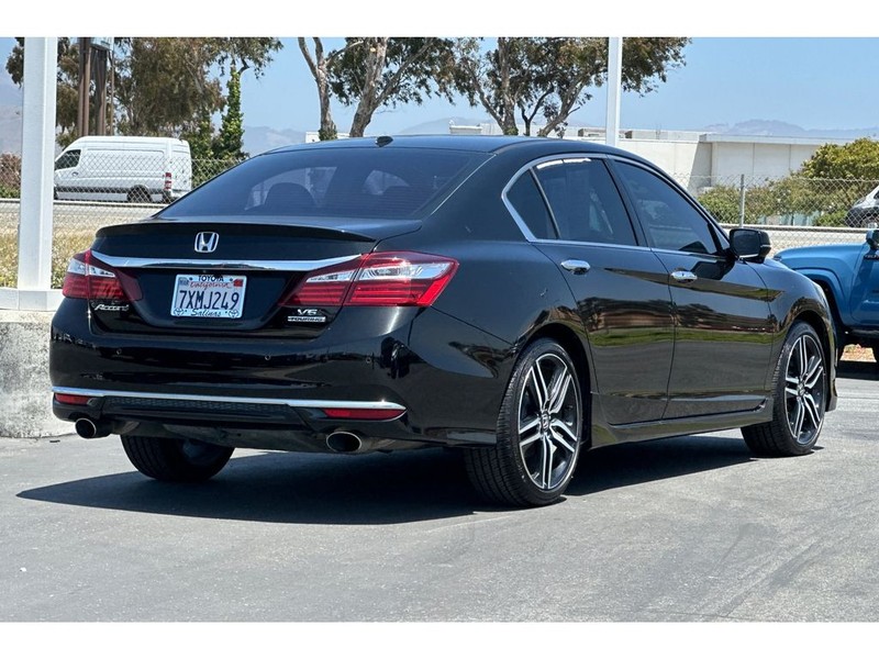 Honda Accord Vehicle Full-screen Gallery Image 04