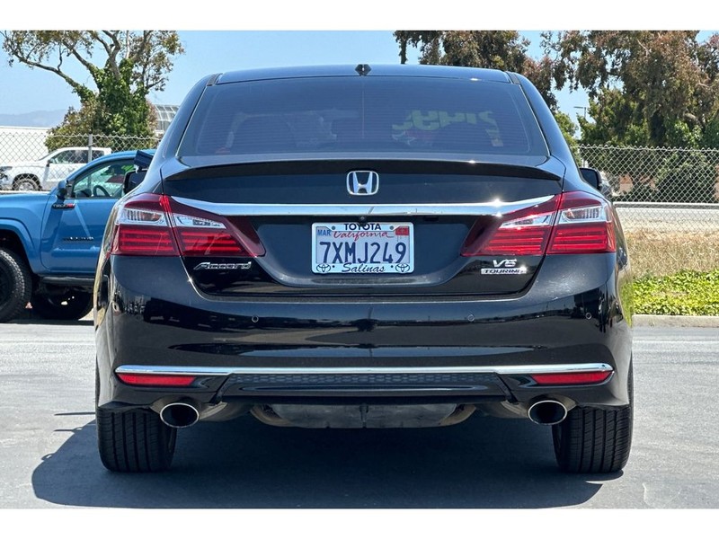 Honda Accord Vehicle Full-screen Gallery Image 05