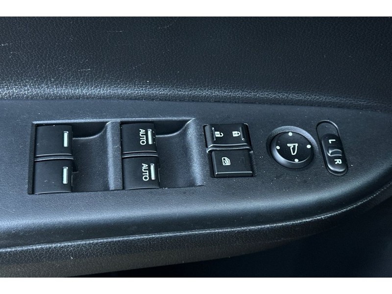 Honda Accord Vehicle Full-screen Gallery Image 12