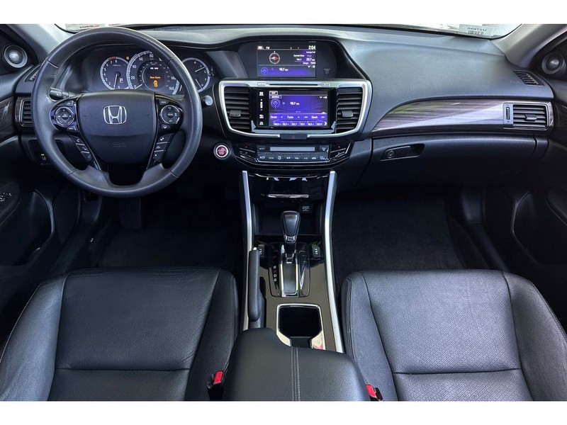 Honda Accord Vehicle Full-screen Gallery Image 15