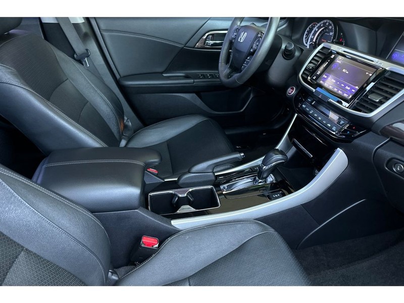 Honda Accord Vehicle Full-screen Gallery Image 17