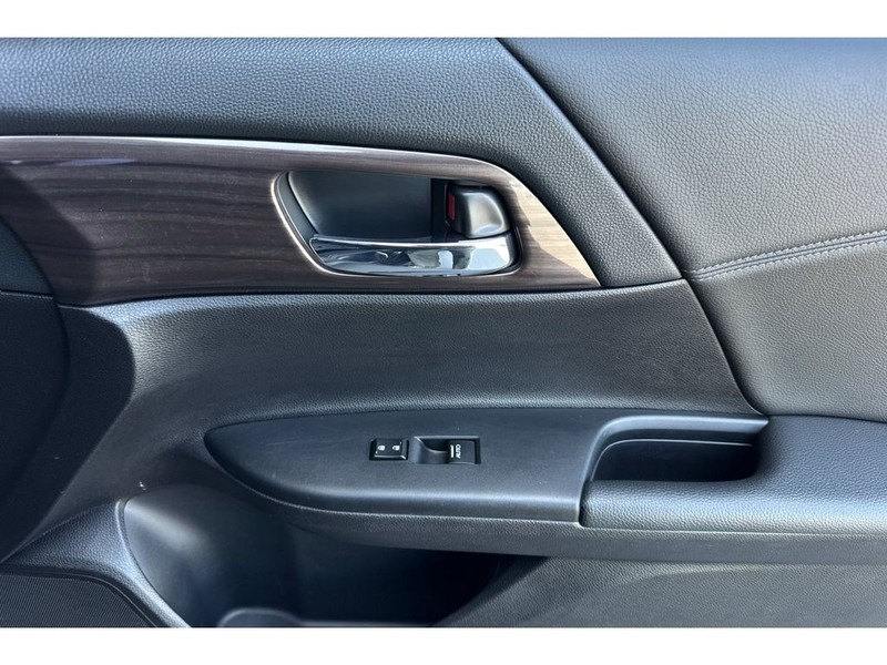Honda Accord Vehicle Full-screen Gallery Image 19