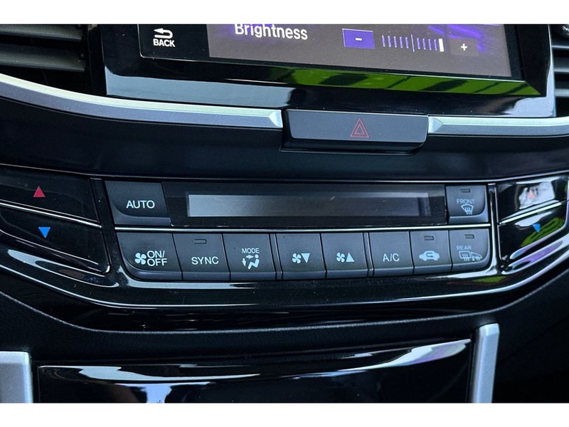Honda Accord Vehicle Full-screen Gallery Image 22