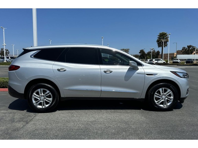 Buick Enclave Vehicle Full-screen Gallery Image 03