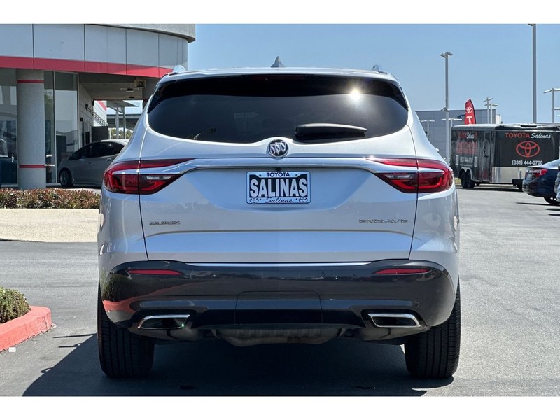 Buick Enclave Vehicle Full-screen Gallery Image 05