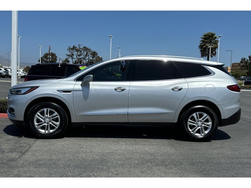 Buick Enclave Vehicle Full-screen Gallery Image 07