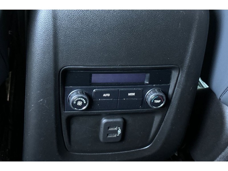 Buick Enclave Vehicle Full-screen Gallery Image 14