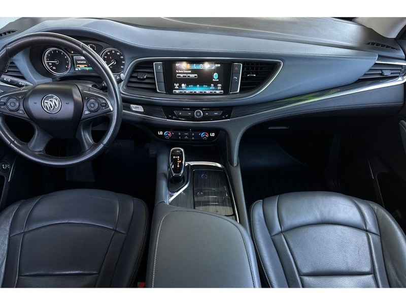 Buick Enclave Vehicle Full-screen Gallery Image 15