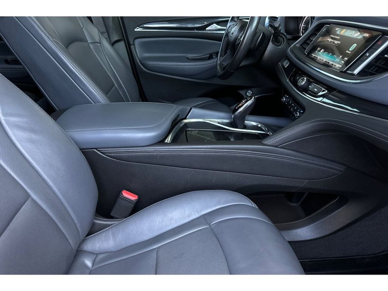 Buick Enclave Vehicle Full-screen Gallery Image 18