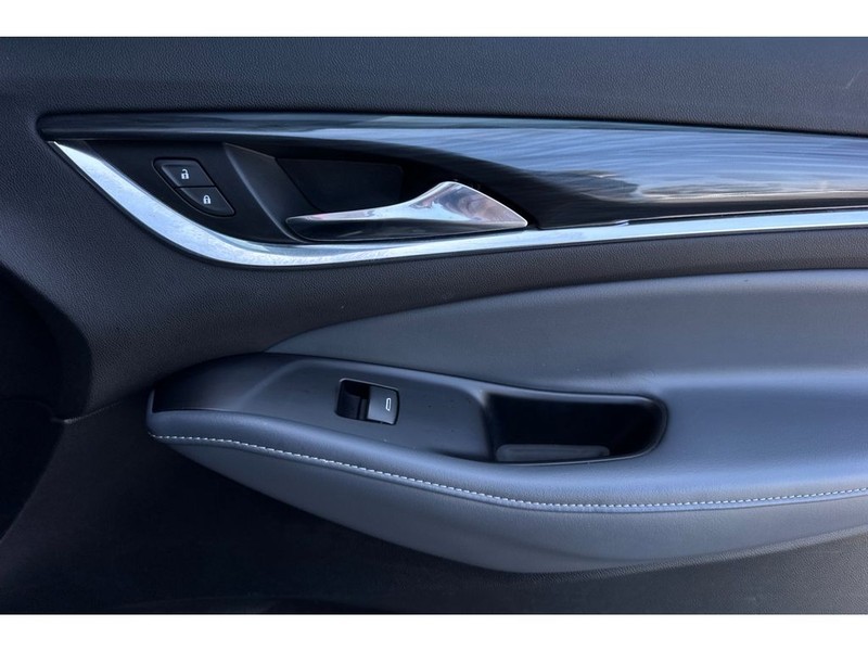 Buick Enclave Vehicle Full-screen Gallery Image 20