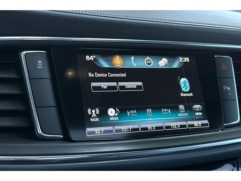 Buick Enclave Vehicle Full-screen Gallery Image 21