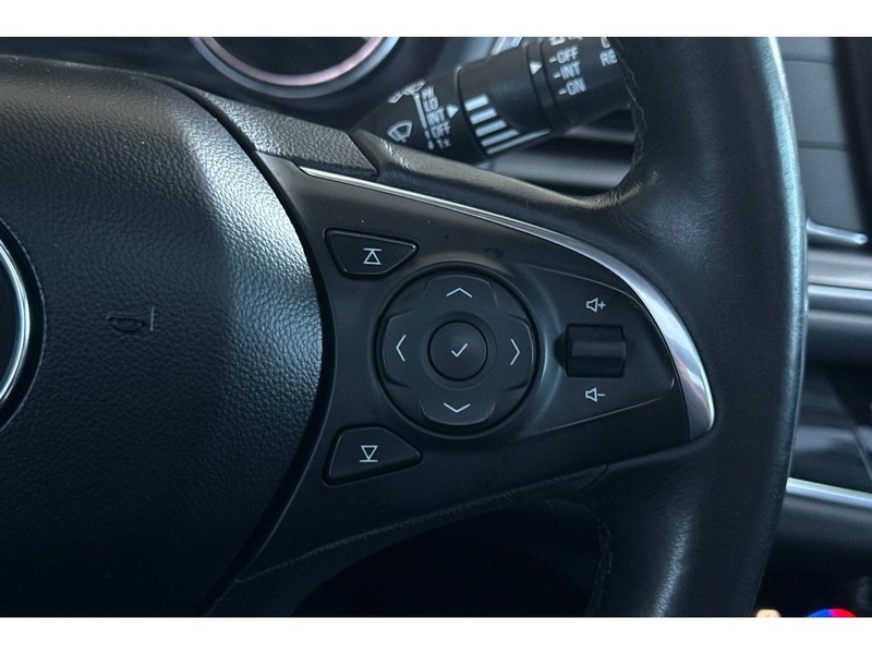 Buick Enclave Vehicle Full-screen Gallery Image 28