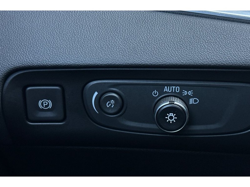 Buick Enclave Vehicle Full-screen Gallery Image 31