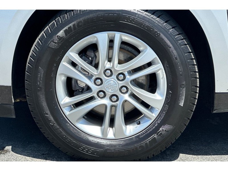 Buick Enclave Vehicle Full-screen Gallery Image 32