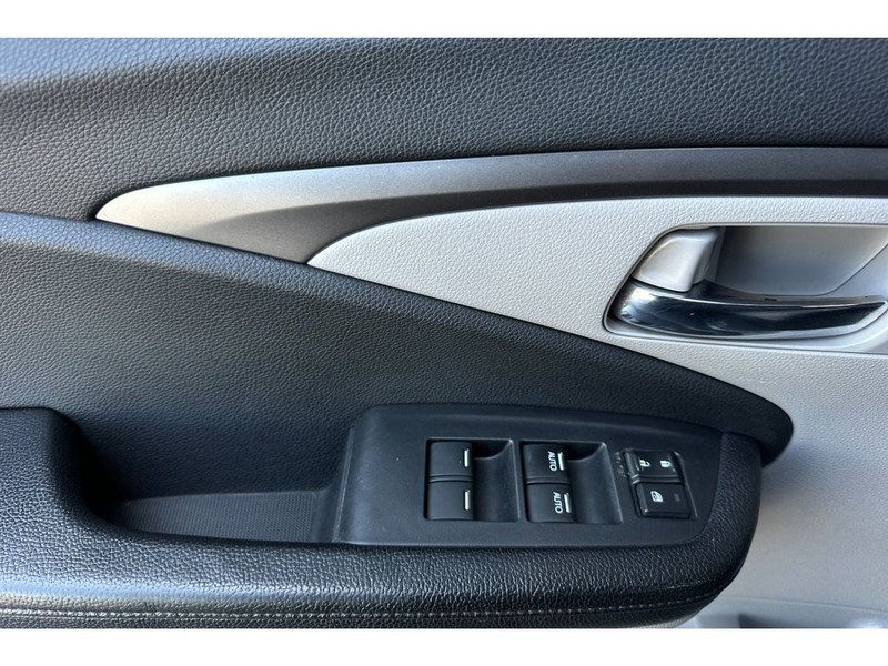 Honda Pilot Vehicle Full-screen Gallery Image 11